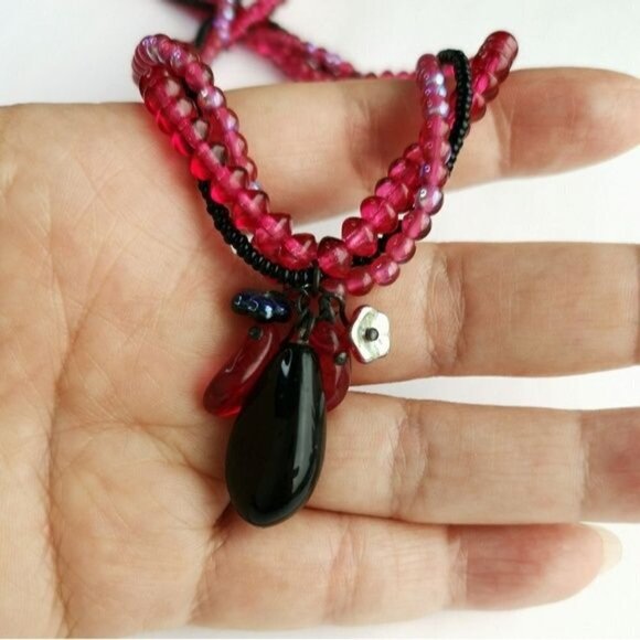 Vintage Czech Glass Bead Necklace raspberry black - Picture 4 of 5
